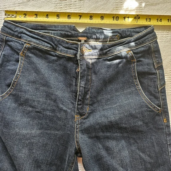 Free Peopleβ Bewick Flare Legs Jeans Size 26 - Picture 12 of 16